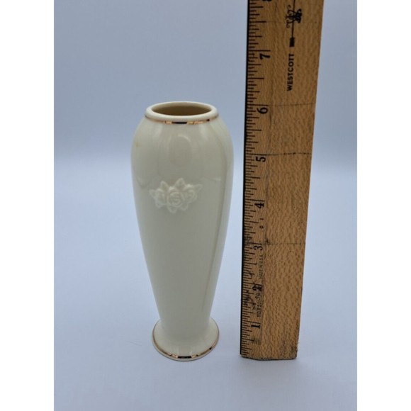 Lenox 6 Inch Rose Vase 24K Gold Trim Cream Color Handcrafted Elegant Wedding - Picture 5 of 5